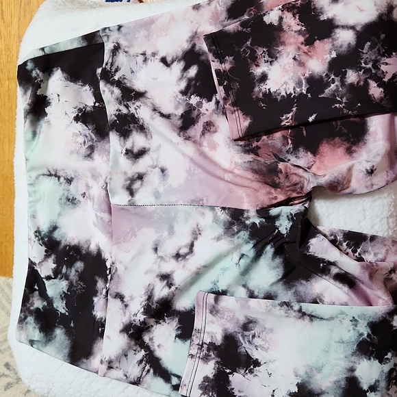 Onzie for Cycle Bar High Basic Midi Leggings, True Romance Tie Dye, XL - Picture 5 of 9